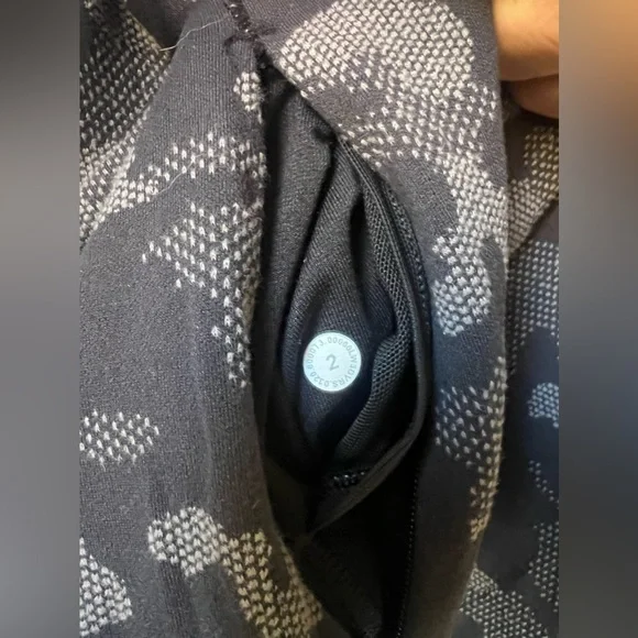 Lululemon Run Briskly 1/2 Zip Jacket Size 2 Heritage Camo Jacquard Black - Picture 8 of 12